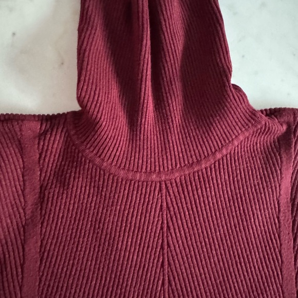 ☀️WHBM Women's Burgundy Turtleneck Sweater - Picture 3 of 5